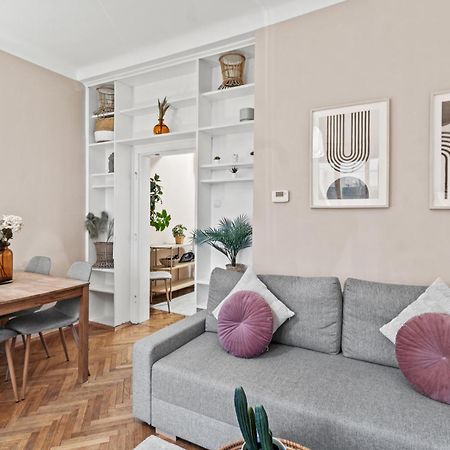 Modern Apartment, 3 Min To "U3 Neubaugasse" Vienna Esterno foto