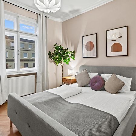 Modern Apartment, 3 Min To "U3 Neubaugasse" Vienna Esterno foto