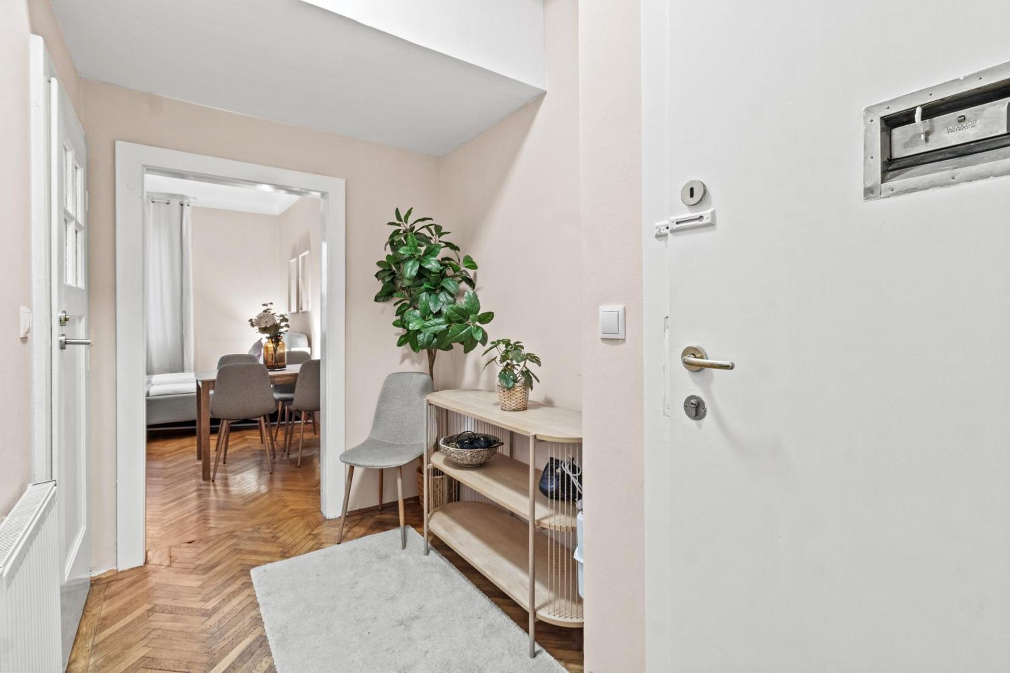 Modern Apartment, 3 Min To "U3 Neubaugasse" Vienna Esterno foto