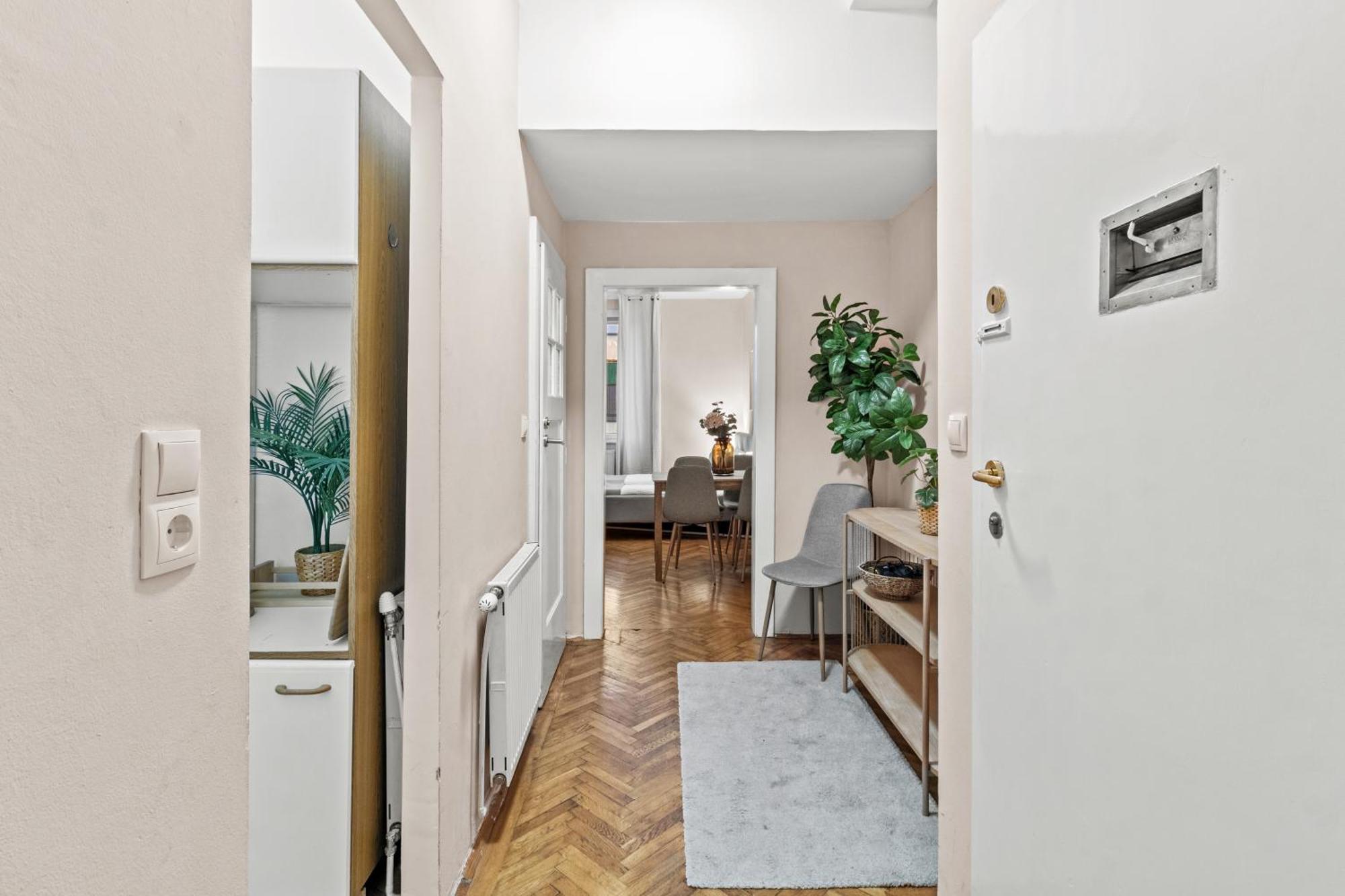 Modern Apartment, 3 Min To "U3 Neubaugasse" Vienna Esterno foto