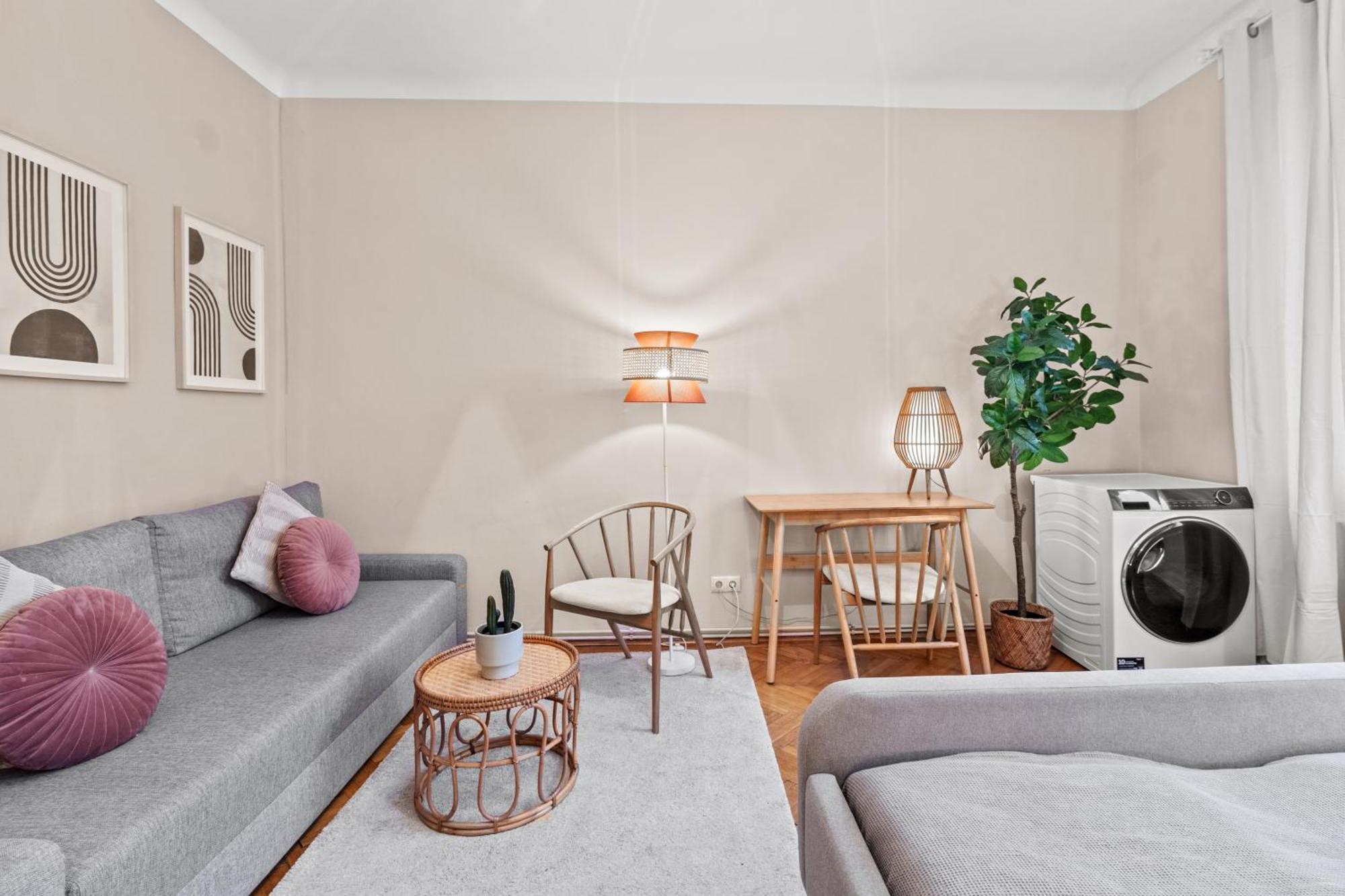 Modern Apartment, 3 Min To "U3 Neubaugasse" Vienna Esterno foto
